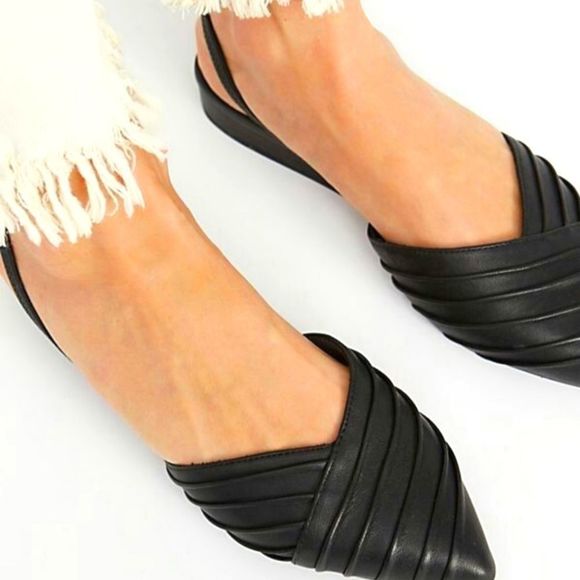 Seychelles Black Flats with Back Strap - Picture 1 of 13